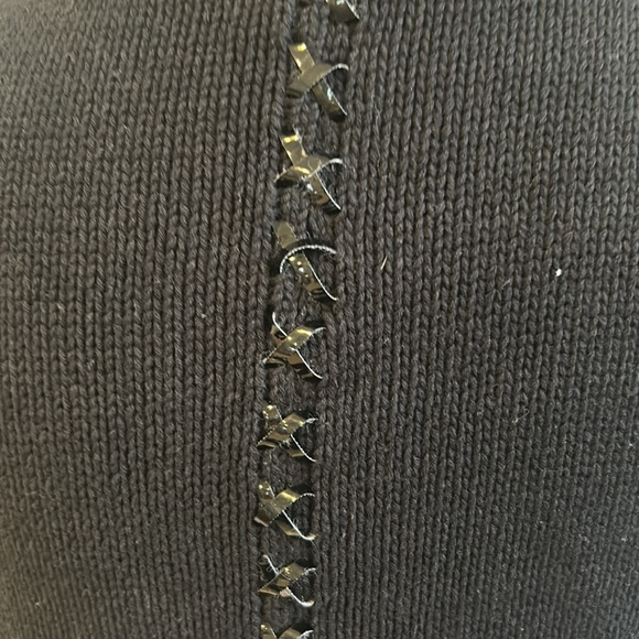 Black sweater vest with trim - Picture 7 of 9